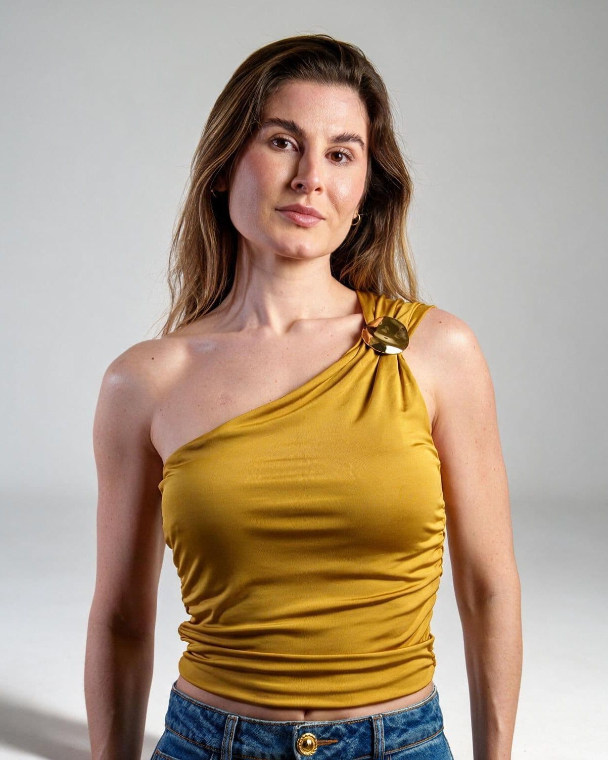Blusa Ebbela Mostarda, detalhe da peça